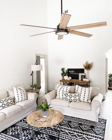 Ceiling Fans For Vaulted Ceilings Living Rooms, Fan In Vaulted Ceiling Living Rooms, Modern Living Room With Ceiling Fan, Large Room Ceiling Ideas, Farmhouse Living Room Ceiling Fan, Vaulted Ceiling Fan Bedroom, Two Fans In Living Room, Living Room High Ceiling Lights, Living Room Fans With Lights Farmhouse