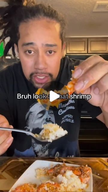 Hawaii's Best Kitchens on Instagram: "World famous kahuku shrimp recipe!!! (My rendition) The BEST shrimp truck at the Hawaii sugar mill!!! 
.
.
🎞 @samoan.foodsurfer #ig #instagram #reels #igreels #kahuku #worldfamouskahukushrimp #shrimp #homemade #samoan #garlic #garlicshrimp #hawaiisbestkitchens #hawaii #recipe #igrecipes #explorerpage #seafood #easyrecipe #eater #shrimp" Shrimp Har Gow, Kahuku Garlic Shrimp Recipe, Shrimp Videos, Squid Luau, Hawaii Recipe, Hawaiian Shrimp, Islander Food, Hawaiian Garlic Shrimp, Samoan Food