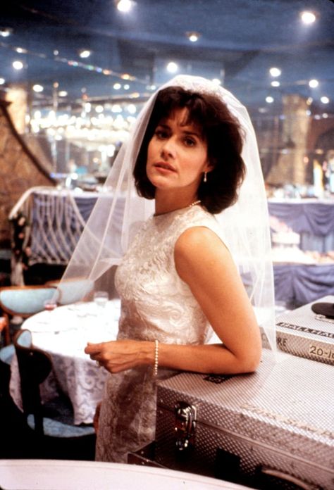 Goodfellas Movie, Lorraine Bracco, Goodfellas 1990, Gangster Movies, Classic Brides, Goodfellas, Martin Scorsese, Movie Costumes, Iconic Photos