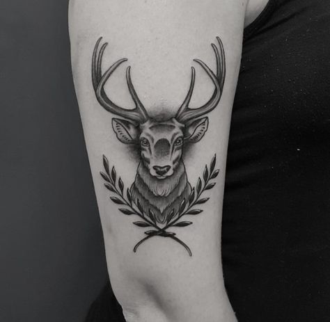 Buck Tattoo, Deer Head Tattoo, Elk Tattoo, P Tattoo, Tattoo Old School, Feather Tattoo Design, Deer Tattoo, Tattoo Sleeves, Digital Art Gallery