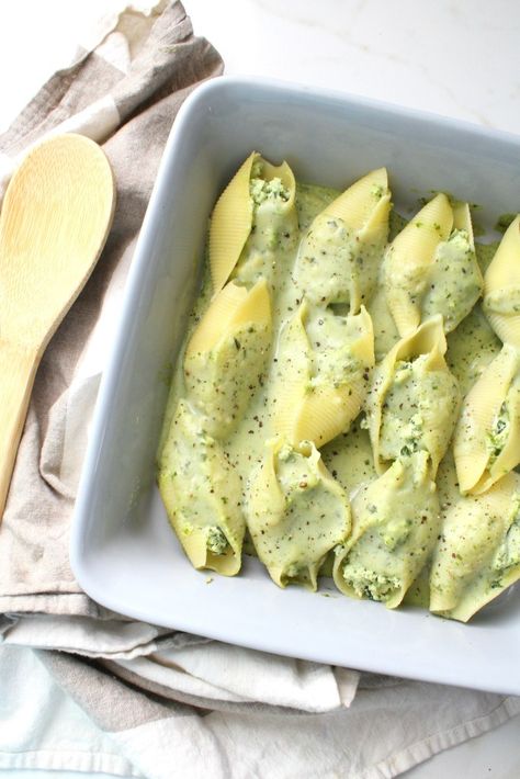 Have a fancy dinner with minimal work - Vegan Ricotta Stuffed Shells with Creamy Pesto. A baked pasta dish that everyone will love | ThisSavoryVegan.com #vegan #veganpasta Ricotta Stuffed Shells, Vegan Bbq Recipes, Creamy Pesto Sauce, Stuffed Shells Ricotta, Sauce Spaghetti, Vegan Ricotta, Vegan Potato Salads, Chile Jalapeño, Baked Pasta