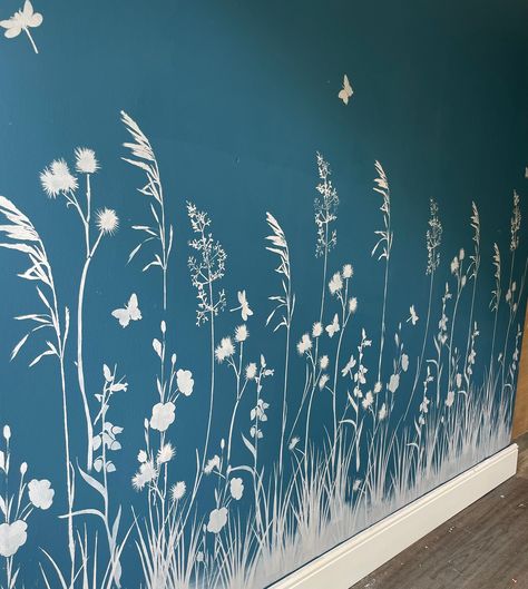 Wall Painting Ideas Nature, Cricut Wall Stencils, Dental Mural, Flower Silhouette Stencil, Wild Flower Mural, Accent Wall Stencil Ideas, Stenciled Walls Ideas, Simple Mural Ideas, Easy Mural Ideas