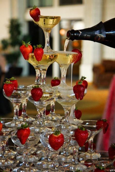 Champagne tower from fabandluxe.tumblr.com | 15 Great Gatsby Party Ideas Strawberries And Champagne, 1920s Party, Gatsby Themed Party, Gatsby Theme, Strawberry Champagne, Great Gatsby Party, Champagne Tower, Champagne Party, Mystery Party