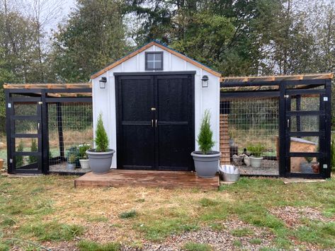 Big Chicken Coop Designs, Green House With Chicken Coop, Spanish Style Chicken Coop, Chicken Coop Farmhouse Style, Garden Shed Chicken Coop Ideas, Chicken Coop Ideas Farmhouse, Small Modern Chicken Coop, L Shaped Chicken Coop, Chicken Coop In Garden Ideas