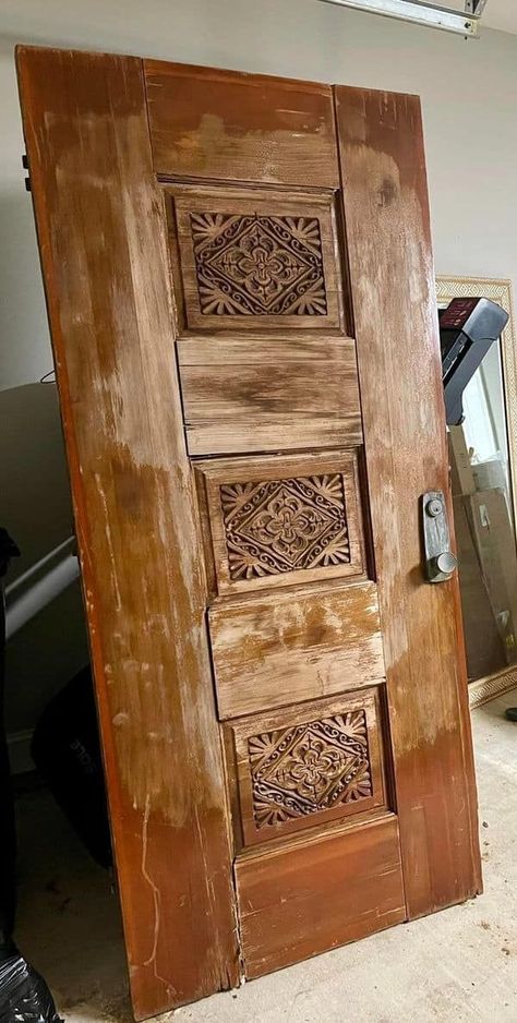 Generic Woodworking Door For Headboard, Repurposed Materials Art, Diy Home Updates, Lakehouse Ideas, Furniture Fix, Repurposed Wood, Diy Headboard, Furniture Rehab, Diy Furniture Renovation