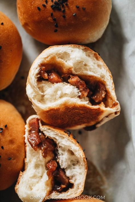 Bbq Pork Buns Recipe, Roast Pork Bun, Bbq Pork Buns, Buns Recipe Easy, Char Siu Bao, Siu Bao, Food References, Chinese Bbq Pork, Pretzel Rolls