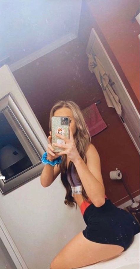 Zoe Laverne Rares, Zoe Laverne, Mirror Pics, Happily Married, Rare Photos, Snapchat, Mirror Selfie, Mirror, Celebrities