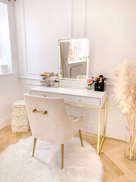 My Vanity & Getting Ready Space! - Chase Amie Vanity Area In Bedroom, Chase Amie, Small Bedroom Vanity, Vanity Ideas Bedroom, Getting Ready Space, Vanity Setup, Vanity Set Up, My Vanity, Girly Apartments