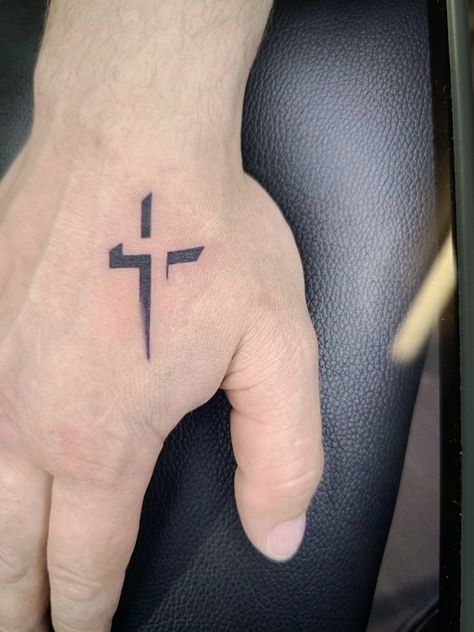 Cross On Hand Tattoo, Cross Tattoo Neck, Cross Tattoo On Hand, Fist Tattoo, Shoulder Sleeve Tattoos, Cross Tattoo For Men, Jesus Tattoo, Shoulder Tattoos For Women, Black Background Wallpaper