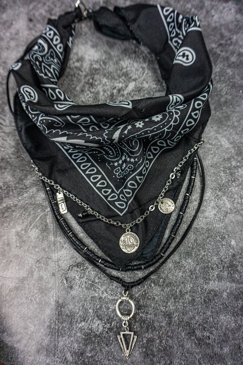 Pirate Aesthetic Jewelry, Mens Layered Necklace, Pirate Jewelry Aesthetic, Bandana Aesthetic, Pirate Necklace, Bandana Outfit, Pirate Jewelry, Black Bandana, Layered Necklace Set