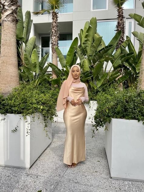 Baddie Hijabi, Modest Christian Clothing, Chill Girl, Modest Outfits Muslim, Slip Dress Outfit, Flowy Style, African Traditions, Open Abaya, Modest Prom