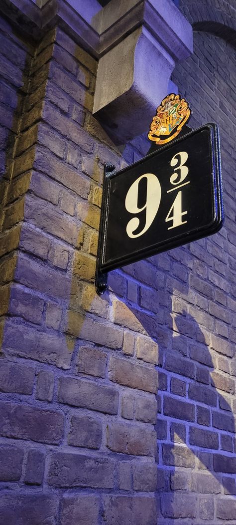 Iphone Wallpaper Hogwarts, Hogwarts 9 3/4, Harry Potter 9 3/4 Wallpaper, Platform 9 3/4 Tattoo, Platform 9 3/4 Aesthetic, Harry Potter Platform 9 3/4, Harry Potter 9 3/4, Platform 9 3/4, Harry Potter Wallpaper Pc