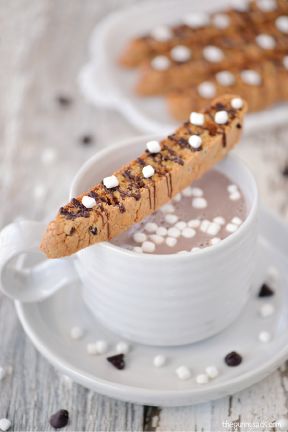 For a truly delicious treat that pairs perfectly with your toasty hot cocoa or morning coffee, give this Chocolate Chip Marshmallow Biscotti recipe a try. And with only 15 minutes of prep, it’s the perfect snack you can throw together during the busy holidays. Marshmallow Biscotti, Chocolate Chip Biscotti Recipe, Chocolate Chip Marshmallow, Chocolate Chip Biscotti, Baked Apples Recipe, Chocolate Biscotti, Winter Snack, Gunny Sack, Biscotti Cookies