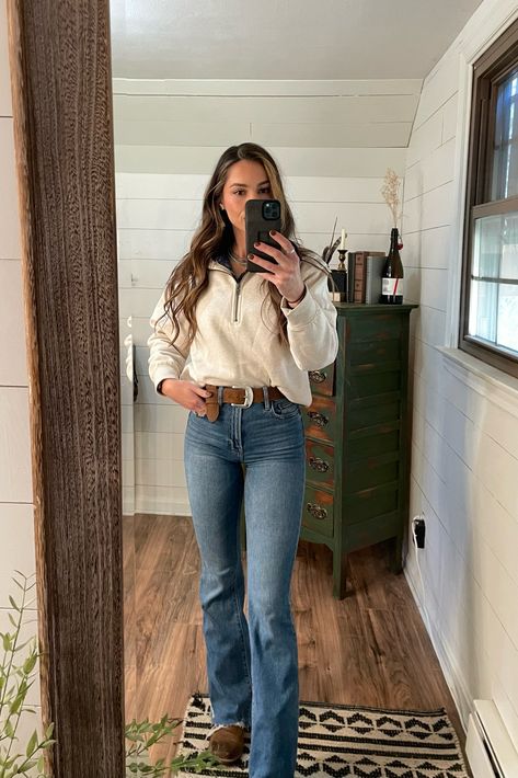 Happi Flare Stretch Jean curated on LTK Flare Jeans With Sweater Outfit, Kick Jeans Outfits, Flare Jeans Sweater Outfit, Bootcut Jeans And Cowboy Boots Outfit, Western Mom Jeans Outfit, Flare Jeans With Sweater, Bootcut Jeans Outfit With Boots, High Waisted Bootcut Jeans Outfit, Jeans With Sweater Outfit