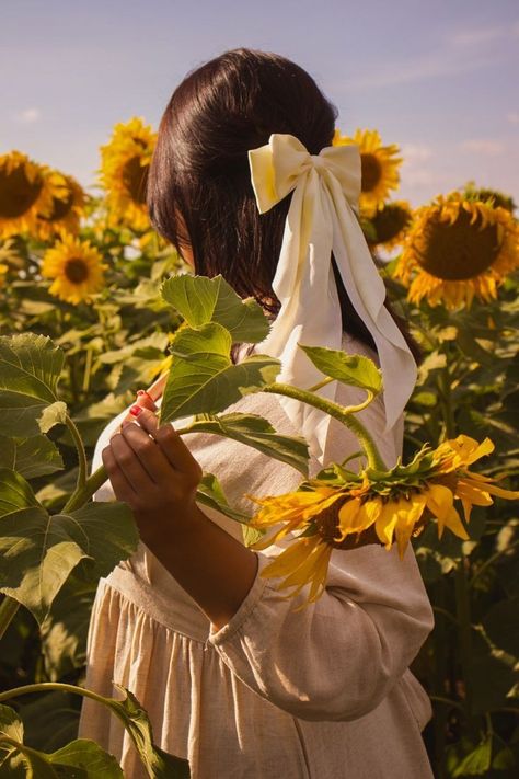 Exam Quotes, Exam Quotes Funny, Sunflower Photo, Spring Photoshoot, Beautiful Eyes Pics, Cute Inspirational Quotes, Sunflower Field, Grad Pics, Instagram Ideas Photography