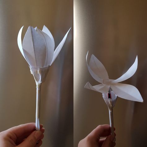 Mechanical Flower, Spring Installation, Kinetic Art Sculpture, Water Ideas, Brief Encounter, Organic Furniture, Umbrella Designs, Flower Sculptures, Origami Design