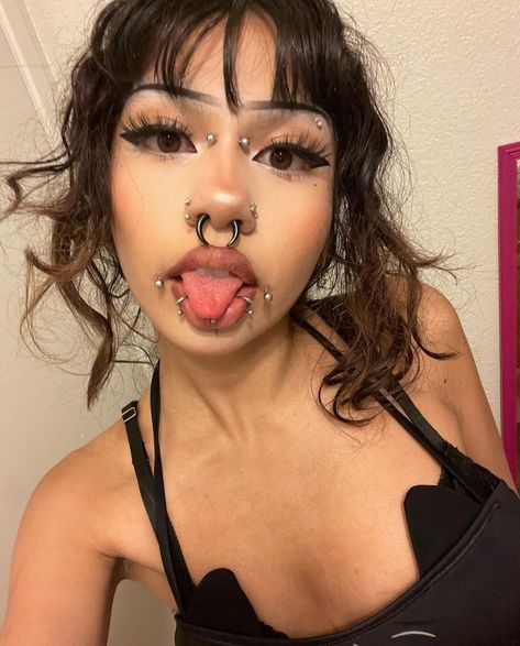 Grungy Makeup, Body Modification Piercings, Dark Makeup Looks, Angel Makeup, Doll Eye Makeup, Alt Makeup, Swag Makeup, Cool Makeup Looks, Facial Piercings