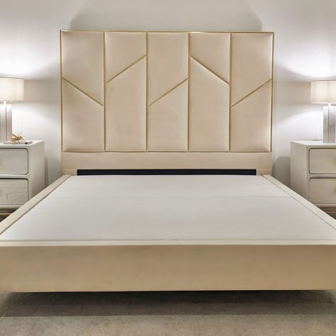 Cream And Gold Bed, Bed Padding Headboard, Bed Headboard Gold, Padded Bed Design, Headboard Padding Design, Cream Luxury Bedroom, Bed Padding Designs, King Size Bed Designs Master Bedrooms, Cream Color Bed