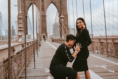 Pregnant In New York City, New York Pregnancy Announcement, Nyc Pregnancy Announcement, Maternity Outfits For Photoshoot, Maternity Photography Nyc, City Couple, Outfits New York, Announcement Photos, Pregnancy Announcement Photos