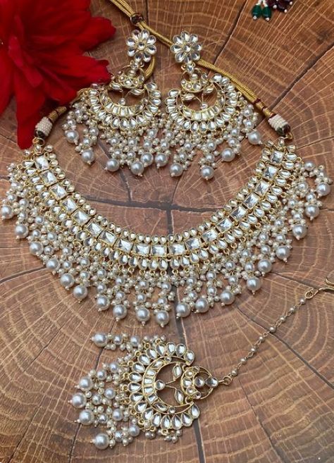 Bridal Heavy Jewellery Set, White Wedding Jewellery, Punjabi Bridal Jewelry Wedding Bride, Tikka Set Jewellery, Punjabi Earrings With Tikka, Heavy Kundan Jewellery, Heavy Jewellery Designs, White Jewellery Set, Indian Wedding Jewelry Sets Brides