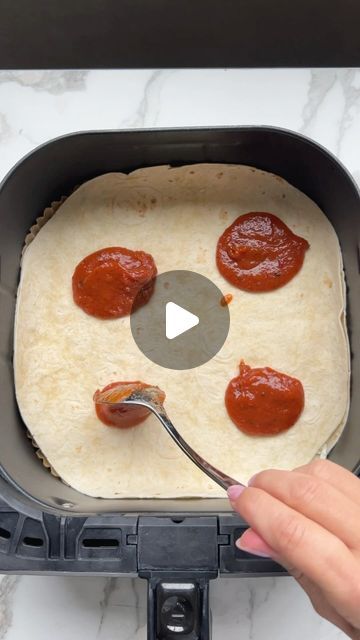 Air Fried Bread, Air Fryer Tortilla Pizza Recipe, Pizza Oven Uses, Tortilla Wrap Pizza Air Fryer, Pizza Wraps Tortilla Roll Ups Air Fryer, Flour Tortilla Pizza Recipes Air Fryer, Pizza Tortilla Air Fryer, Airfryer Pizza Tortilla, Pizza On A Tortilla