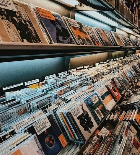 Hippie Music, Tumblr Grunge, Berlin Photos, On A Break, Tumblr Art, Record Shop, Favorite Artist, Music Aesthetic, Grunge Style