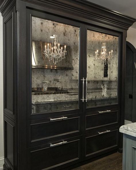 OMG THIS is my dream fridge!! Antique mirror and all. Who else agrees?? 😱 Credit to Joey Leicht Design Mirrored Kitchen Cabinet, Dream Fridge, Mirrored Cabinet Doors, Antique Kitchen Cabinets, New Kitchen Cabinets, Antique Kitchen, Kitchen Cabinet Doors, Kitchen Mirror, Mirror Cabinets