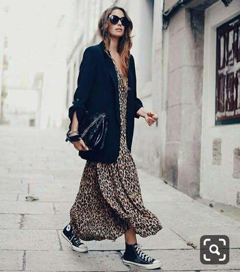 Style Jupe, Dress And Sneakers Outfit, Leopard Maxi Dress, Leopard Print Outfits, Leopard Outfits, Mode Casual, Outfit Trends, Skagen, Leopard Print Dress