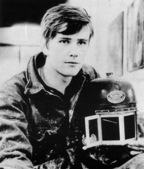 Stuart Sutcliffe The First Fifth Beatle 🖤 Stuart Sutcliffe, Mark Thomas, Beatles Photos, Beatles Fans, The Fab Four, Ringo Starr, George Harrison, Mark Lee, Great Bands