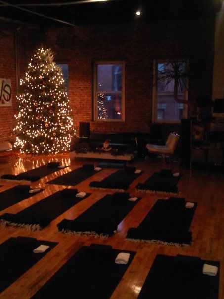 yoga Yoga Christmas Tree, Pr Event, Christmas Yoga, Yoga Christmas, Xmas Treats, Christmas December, Holiday 2024, Winter Mood, Yoga Space