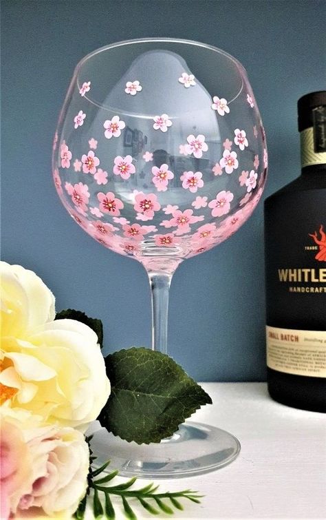 Glass Painting Ideas, Diy Wine Glasses Painted, Painting Glass Jars, Glass Painting Patterns, Wine Glass Designs, Cherry Blossom Flower, Gin Glasses, Diy Wine Glasses, Wine Painting