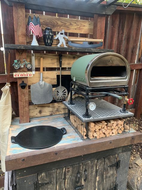 Outdoor Pizza Oven Set Up, Pizza Outdoor Kitchen, Outdoor Pizza Station Diy, Roccbox Table, Roccbox Pizza Oven Table, Ooni Pizza Oven Table Diy, Pizza Oven Station, Outdoor Cooking Table, Pizza Table