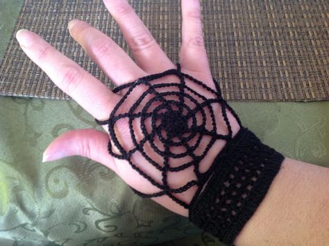 Spiderweb glove/bracelet Spiderweb Gloves, Gloves Crochet, Crochet Cable, Crochet Bralette, Crochet Shawls And Wraps, Crochet Gloves, Crochet Hair Styles, Crochet Accessories, Crochet Shawl