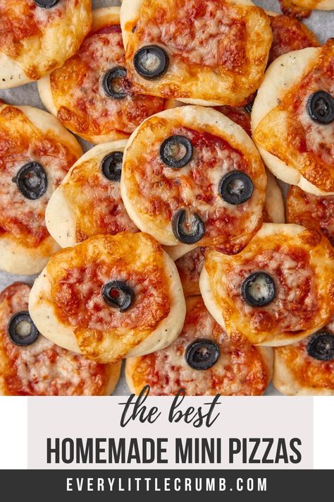 These homemade mini pizzas are so easy to make, using a 30 minute mini pizza dough recipe, and are the perfect lunchbox snacks. #minipizza #lunchboxsnacks #easypizza #30minutedough #pizzadough Mini Pizza Dough Recipe, Mini Pizza Dough, Homemade Mini Pizzas, Lunchbox Snacks, Mini Pizza Recipes, Store Bought Pizza Dough, Homemade Pizzas, Crumb Recipe, Pizza Dough Recipe Easy