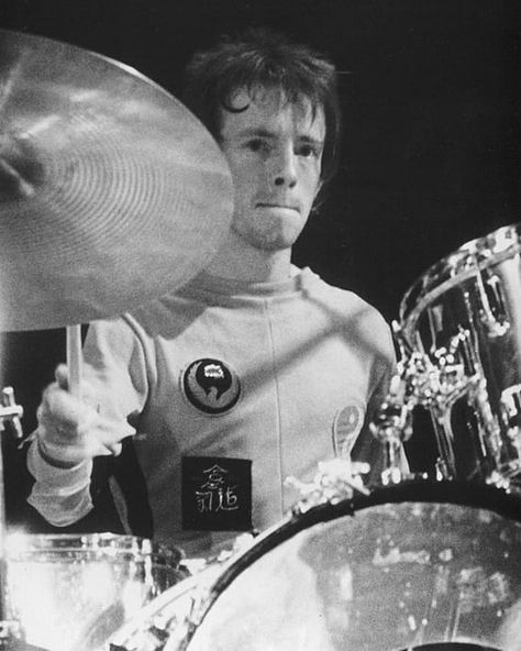 “Topper” Headon aka ‘The Human Drum Machine’ – The Clash Topper Headon, Mick Jones, Punk Boy, British Punk, Punk Movement, Joe Strummer, British Rock, Punk Rock Bands, Punk Music