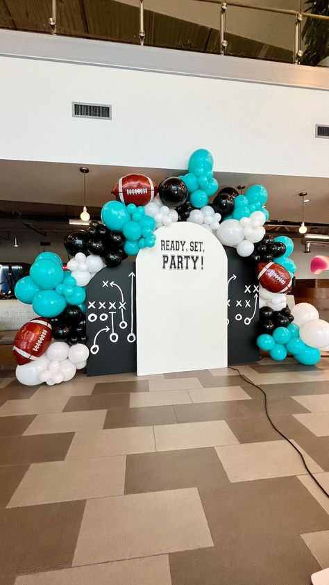 Customized backdrop & Daisy Balloons ✅ Trust the process. #firstbirthday #firstbirthdayparty #flowerballoons #flowerballoon… | Instagram Daisy Balloons, Customized Backdrop, Custom Balloons, Balloon Flowers, Custom Backdrop, Trust The Process, July 11, Balloon Garland, The Balloon