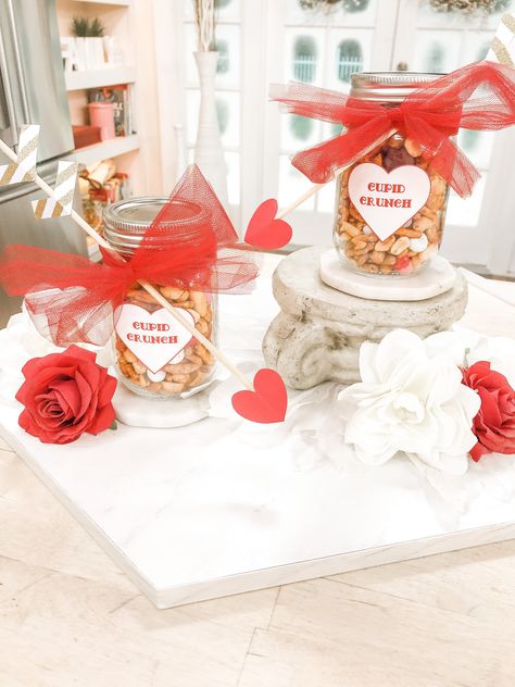 cupid crunch valentine's day diy Cupid Crunch, Kabob Skewers, Label Paper, Snack Mix, Valentine's Day Diy, Hot Glue, Paper Decorations, Last Minute, Glass Jars