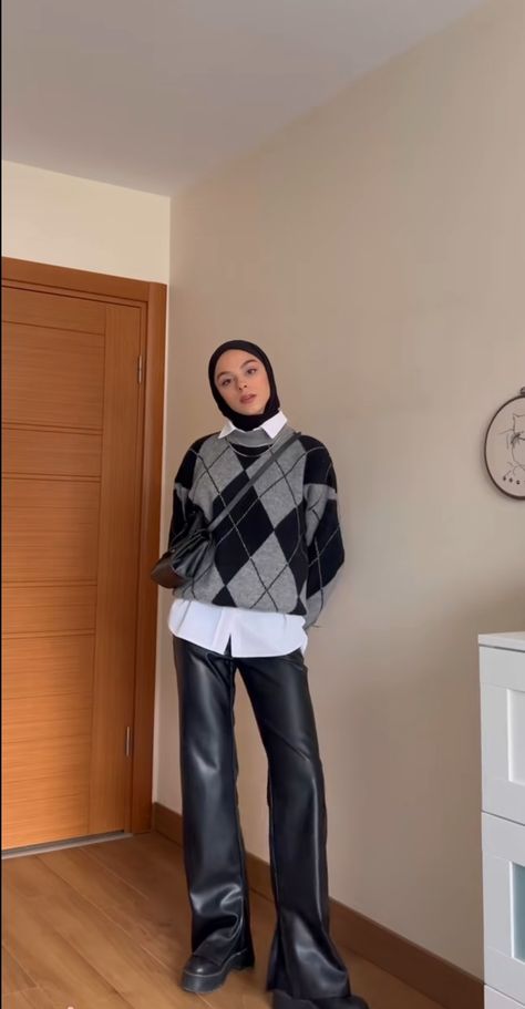 Wide Leg Pants Outfit Hijab, Leather Wide Leg Pants Outfit, Leather Wide Leg Pants, Wide Leg Pants Outfit, Leg Pants Outfit, Outfit Hijab, Pants Outfit, Leg Pants, Wide Leg Pants