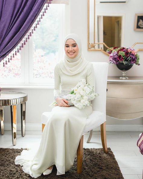 Simple Hijab Wedding Dress, Tunang Outfit, Natural Clean Makeup, Malay Wedding Dress, Muslim Wedding Hijab, Wedding Hijab Styles, Baju Kahwin, Dress Muslimah, Nikah Outfit