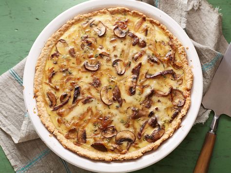 Caramelized Onion, Mushroom and Gruyere Quiche with Oat Crust recipe from Ellie Krieger via Food Network Gruyere Quiche, Oat Crust, Eggs Quiche, Onion Quiche, Best Egg Recipes, Mushroom Quiche, Savory Tarts, Savory Pies, Meatless Mondays