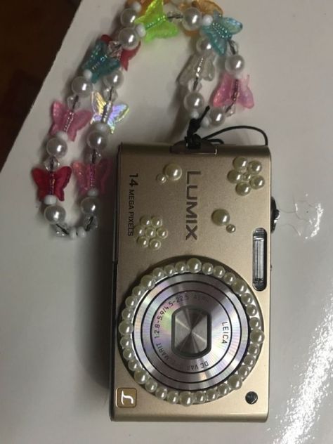 📷* ༘. ♡ digicams* ༘. ♡* 📹* Digicam Decoration, Bedazzled Camera, Digicam Aesthetic, Digi Camera, Flower Camera, Camera Decor, Digi Cam, Grunge Pictures, Cute Camera