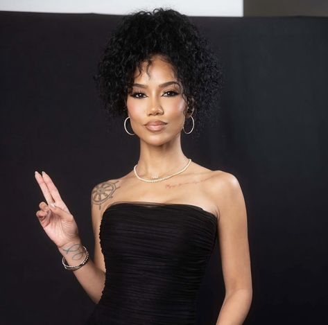 Jhene Aiko Profile Picture, Jhene Aiko Hair, Jhene Aiko 2000s, Jhene Aiko Makeup, Jhene Aiko Pfp 2000, Jhene Aiko Style, Jhene Aiko Fairy, Yung Lean Kyoto, Jhene Aiko Wallpaper