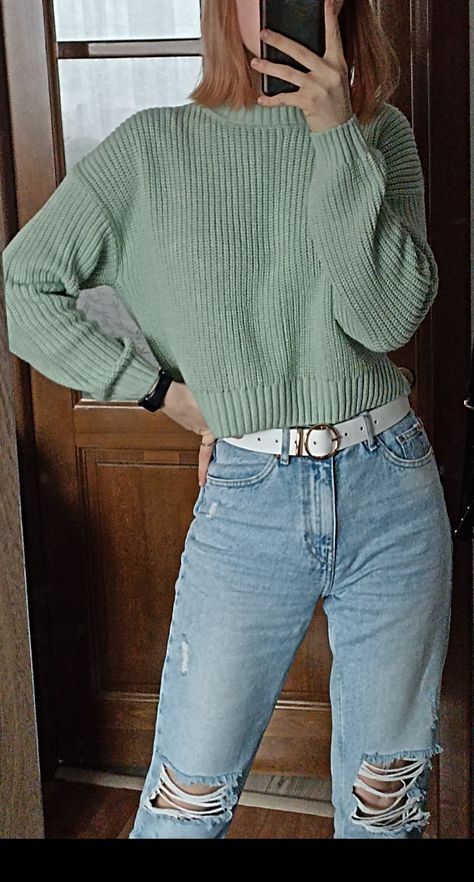 Light Green Sweater Outfit Winter, Light Green Outfit Aesthetic, Light Green Shirt Outfit, Teal Jeans Outfit, Light Green Sweater Outfit, Light Green Clothes, Mint Green Sweater Outfit, Green Spring Outfits, Green Capsule Wardrobe