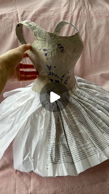 Sculpture With Paper, How To Make Paper Dress, How To Make A Dress Bigger, How To Make A Paper Doll, Paper Layering Art, Papier Mache Art Ideas, Paper Dress Template, Paper Dress Fashion, Paper Dress Diy