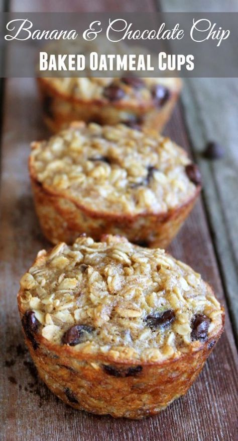 Chocolate Chip Baked Oatmeal, Resep Makanan Beku, Banana And Chocolate, Banana Baked Oatmeal, Menu Sarapan Sehat, Baked Oatmeal Cups, Oatmeal Cups, Oatmeal Breakfast, Baked Oatmeal