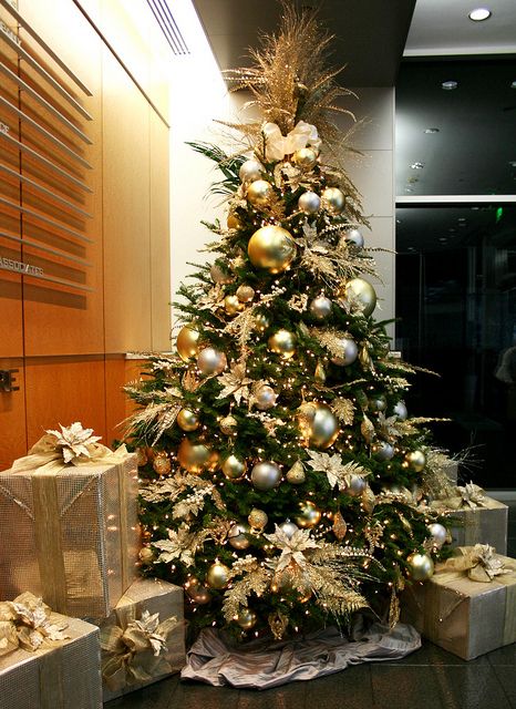 Office and Business Christmas decorating by the professional Christmas decorators at Christmas Specialists. Gold Christmas Tree Decorations, Elegant Christmas Trees, Holiday Christmas Tree, Gold Christmas Tree, Beautiful Christmas Trees, Christmas Tree Themes, Noel Christmas, Elegant Christmas, Decoration Christmas