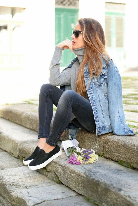 23 Cute Outfits To Wear With Slip-On Sneakers For Chic Look Black Slip On Shoes Outfit, Black Slip On Sneakers Outfit, Slip On Outfit, Black Sneakers Outfit, Winter Sneakers Outfit, Slip On Tennis Shoes, Black Slip On Sneakers, Sneaker Outfits, Tennis Shoes Outfit