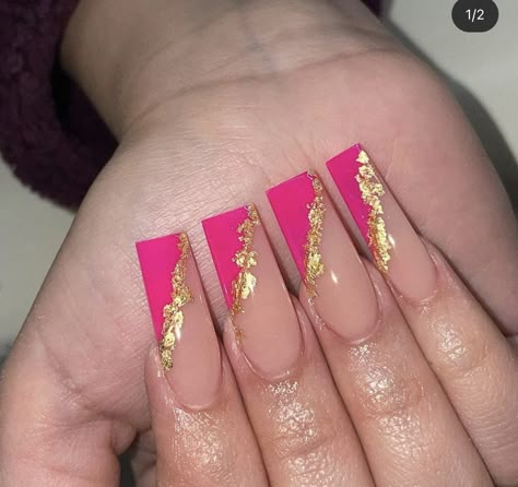 Pink Nails With Gold Flakes, Pink Nails With Gold, Nails With Gold Flakes, Pink Gold Nails, Cowboy Nails, Neon Pink Nails, Nails With Gold, Gold Acrylic Nails, Acrylic Nail Set