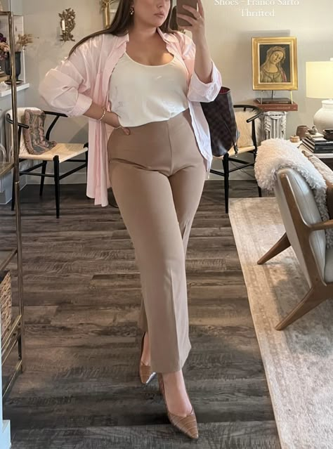 Executive Assistant Outfit, Assistant Outfit, Cas Outfits, Casual Dark Academia, Nails Hair Hips Heels, Plus Size Wardrobe, Casual Office Attire, Work Attire Women, Jeans And Tops