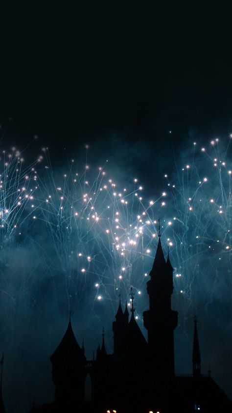 Dream Castle Firework #iPhone #5s #Wallpaper Slytherin Wallpaper, Dream Castle, Harry Potter Wall, Ravenclaw Aesthetic, Harry Potter Background, Buku Harry Potter, Images Harry Potter, Hogwarts Aesthetic, Harry Potter Tumblr